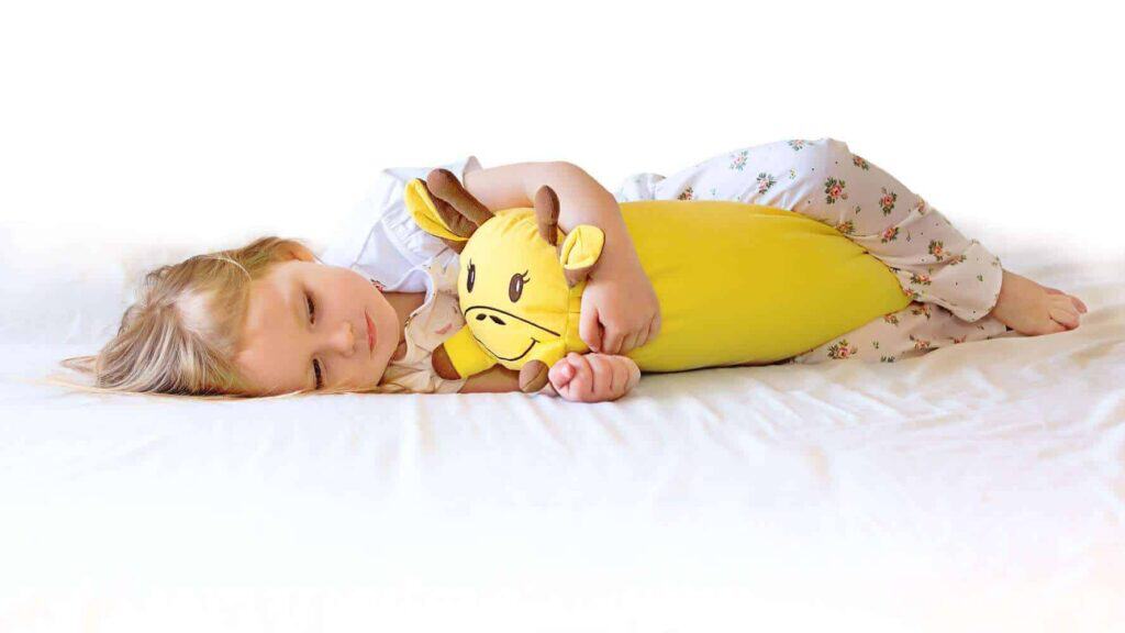 cuddle-mate-girl-with-giraffe-cuddle-mate